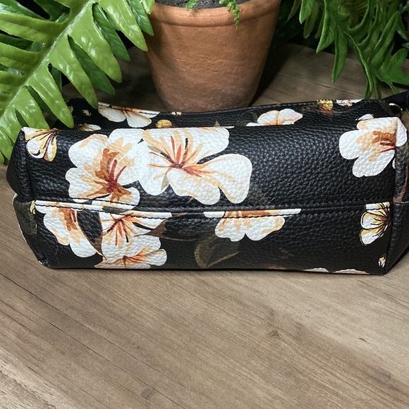 Gorgeous Steve Madden floral purse! Ready to Ship! - Picture 4 of 6